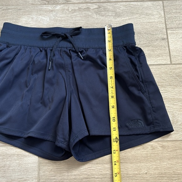The North Face Navy Blue Shorts With Pockets Size Medium - Picture 7 of 12